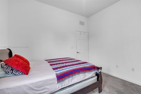 Villa ou maison à vendre à Miami, Floride: 3 chambres, 178.37 m2 № 1925449 - photo 23