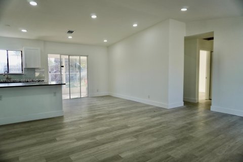 Купить виллу или дом в Норт-Лодердейл, Флорида 3 спальни, 108.7м2, № 1988715 - фото 3