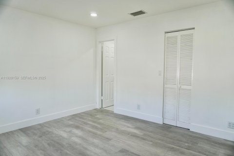 Купить виллу или дом в Норт-Лодердейл, Флорида 3 спальни, 108.7м2, № 1988715 - фото 9