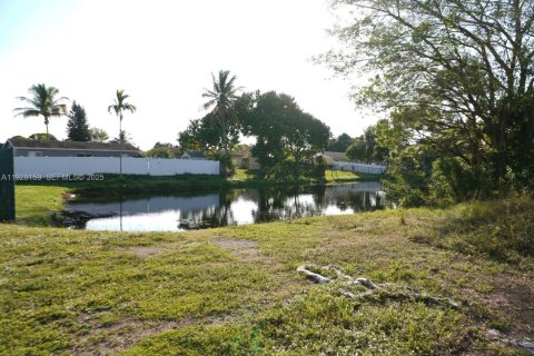 Купить виллу или дом в Норт-Лодердейл, Флорида 3 спальни, 108.7м2, № 1988715 - фото 11