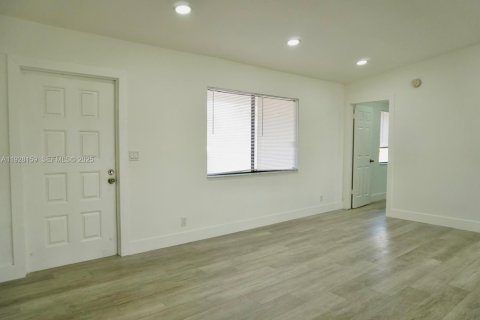 Купить виллу или дом в Норт-Лодердейл, Флорида 3 спальни, 108.7м2, № 1988715 - фото 17