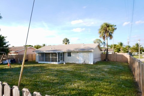 Купить виллу или дом в Норт-Лодердейл, Флорида 3 спальни, 108.7м2, № 1988715 - фото 12