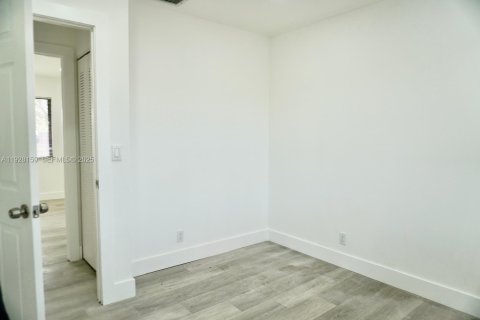 Купить виллу или дом в Норт-Лодердейл, Флорида 3 спальни, 108.7м2, № 1988715 - фото 4