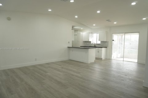 Купить виллу или дом в Норт-Лодердейл, Флорида 3 спальни, 108.7м2, № 1988715 - фото 8