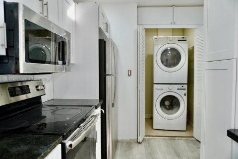 Купить виллу или дом в Норт-Лодердейл, Флорида 3 спальни, 108.7м2, № 1988715 - фото 2