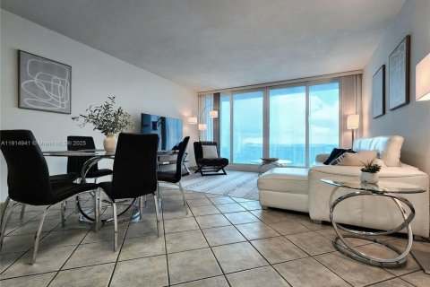 Copropriété à vendre à Hollywood, Floride: 2 chambres, 103.12 m2 № 1970175 - photo 3