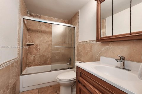 Copropriété à vendre à Hollywood, Floride: 2 chambres, 103.12 m2 № 1970175 - photo 24