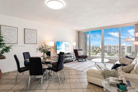 Copropriété à vendre à Hollywood, Floride: 2 chambres, 103.12 m2 № 1970175 - photo 2