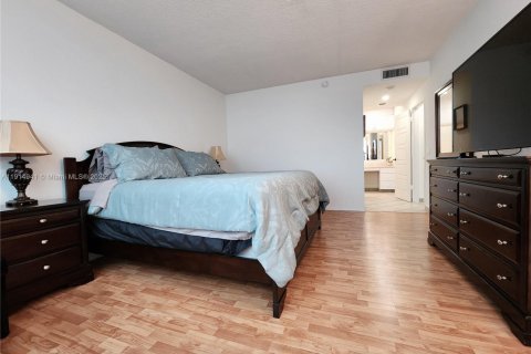 Copropriété à vendre à Hollywood, Floride: 2 chambres, 103.12 m2 № 1970175 - photo 15