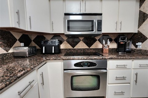 Copropriété à vendre à Hollywood, Floride: 2 chambres, 103.12 m2 № 1970175 - photo 13