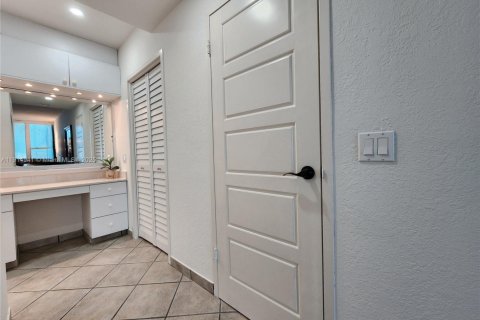 Copropriété à vendre à Hollywood, Floride: 2 chambres, 103.12 m2 № 1970175 - photo 16