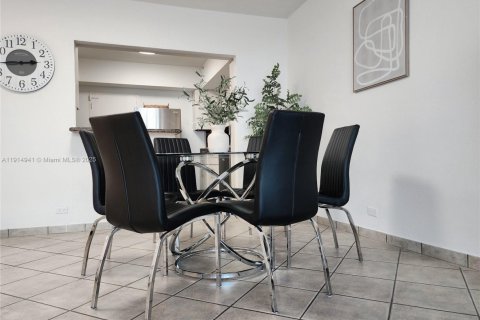 Copropriété à vendre à Hollywood, Floride: 2 chambres, 103.12 m2 № 1970175 - photo 8