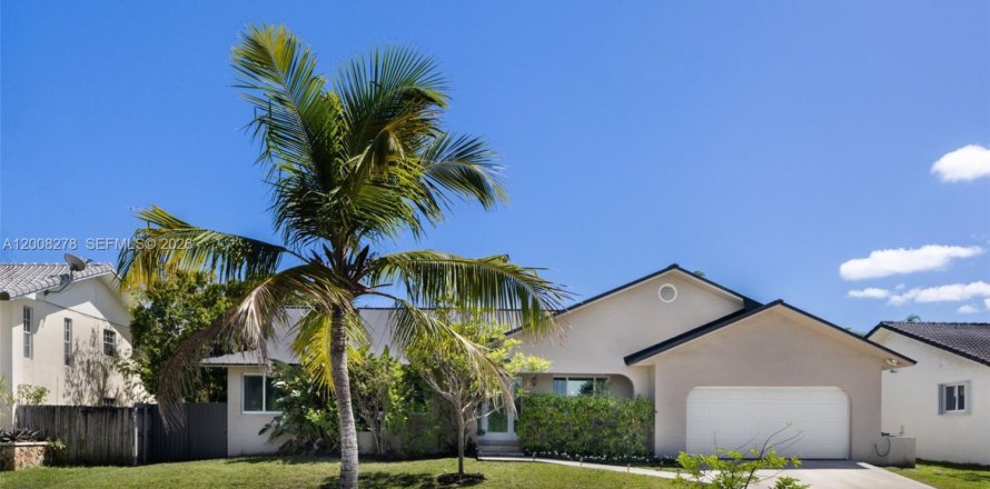Casa en Cutler Bay, Florida 3 dormitorios, 188.78 m2 № 2071990