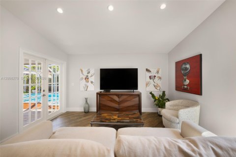Casa en venta en Cutler Bay, Florida, 3 dormitorios, 188.78 m2 № 2071990 - foto 9