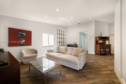 Casa en venta en Cutler Bay, Florida, 3 dormitorios, 188.78 m2 № 2071990 - foto 10