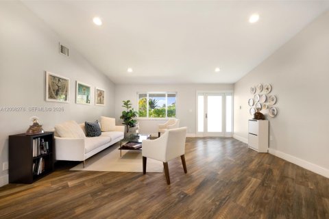 Casa en venta en Cutler Bay, Florida, 3 dormitorios, 188.78 m2 № 2071990 - foto 4