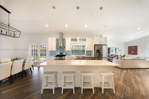 Casa en venta en Cutler Bay, Florida, 3 dormitorios, 188.78 m2 № 2071990 - foto 6