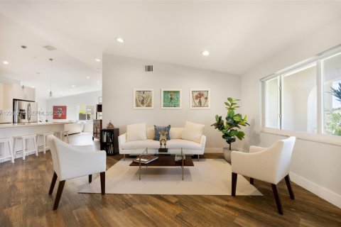 Casa en venta en Cutler Bay, Florida, 3 dormitorios, 188.78 m2 № 2071990 - foto 3