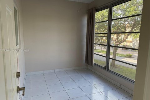 Condominio en alquiler en Lauderdale Lakes, Florida, 1 dormitorio, 63.55 m2 № 1993795 - foto 16