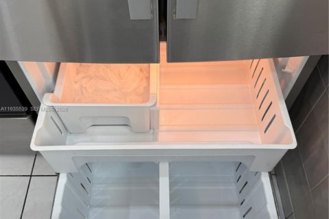 Condominio en alquiler en Lauderdale Lakes, Florida, 1 dormitorio, 63.55 m2 № 1993795 - foto 29