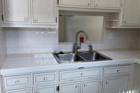 Condominio en alquiler en Lauderdale Lakes, Florida, 1 dormitorio, 63.55 m2 № 1993795 - foto 21