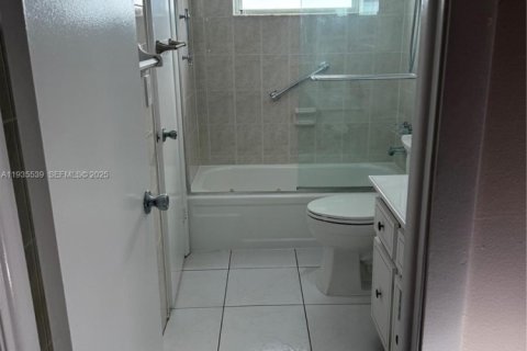 Condominio en alquiler en Lauderdale Lakes, Florida, 1 dormitorio, 63.55 m2 № 1993795 - foto 10