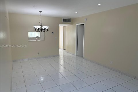 Condominio en alquiler en Lauderdale Lakes, Florida, 1 dormitorio, 63.55 m2 № 1993795 - foto 18