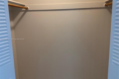 Condominio en alquiler en Lauderdale Lakes, Florida, 1 dormitorio, 63.55 m2 № 1993795 - foto 9