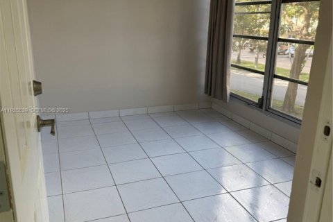 Condominio en alquiler en Lauderdale Lakes, Florida, 1 dormitorio, 63.55 m2 № 1993795 - foto 13