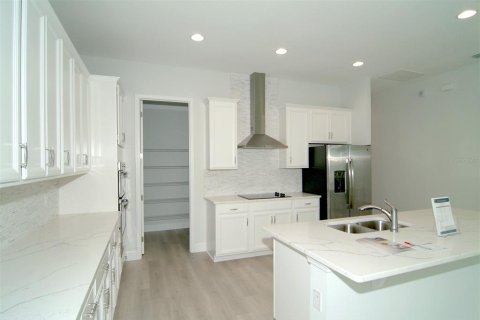 House in Orlando, Florida 4 bedrooms, 253.07 sq.m. № 1819611 - photo 8