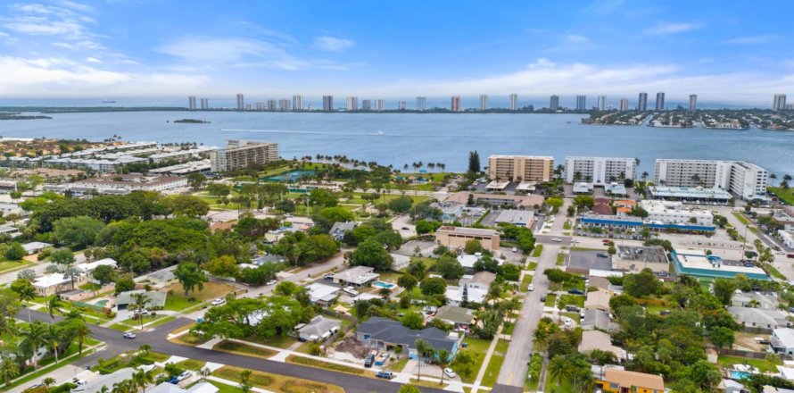 Casa en Lake Park, Florida 2 dormitorios, 137.68 m2 № 1104748