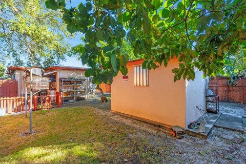 House in Miami, Florida 2 bedrooms, 86.96 sq.m. № 1965178 - photo 22