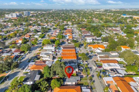 House in Miami, Florida 2 bedrooms, 86.96 sq.m. № 1965178 - photo 30