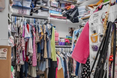 House in Miami, Florida 2 bedrooms, 86.96 sq.m. № 1965178 - photo 15