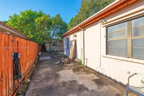 House in Miami, Florida 2 bedrooms, 86.96 sq.m. № 1965178 - photo 19