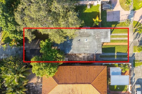 House in Miami, Florida 2 bedrooms, 86.96 sq.m. № 1965178 - photo 2