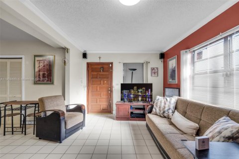 House in Miami, Florida 2 bedrooms, 86.96 sq.m. № 1965178 - photo 8
