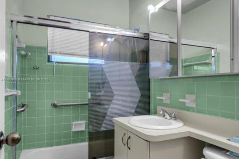House in Miami, Florida 2 bedrooms, 86.96 sq.m. № 1965178 - photo 17