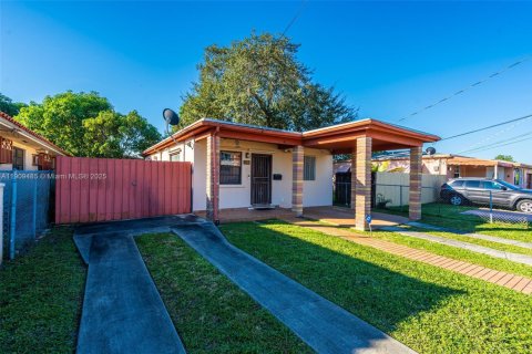 House in Miami, Florida 2 bedrooms, 86.96 sq.m. № 1965178 - photo 5