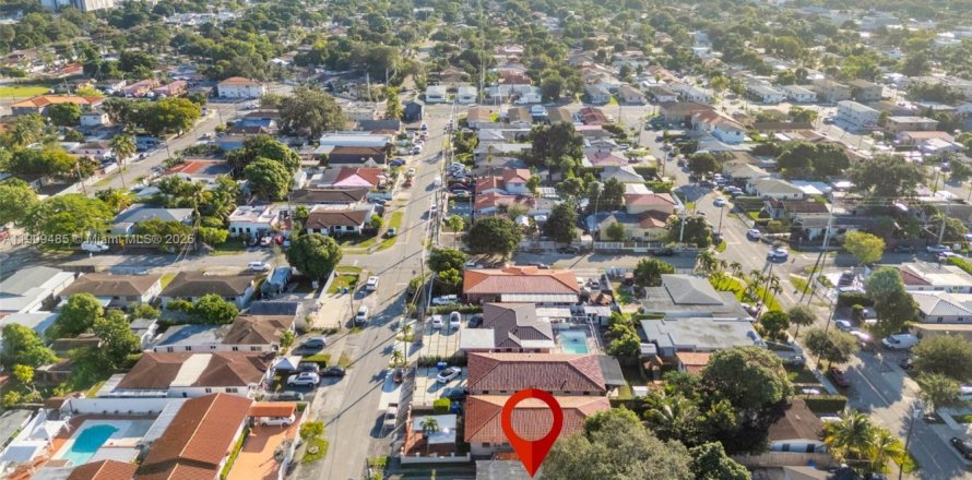 House in Miami, Florida 2 bedrooms, 86.96 sq.m. № 1965178