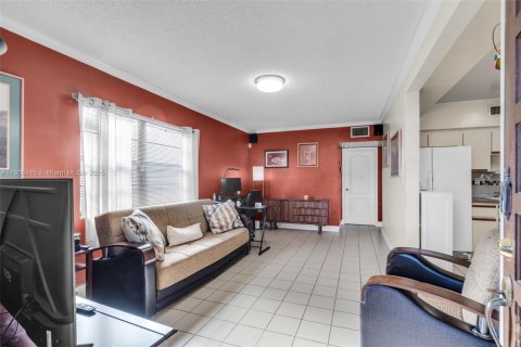 House in Miami, Florida 2 bedrooms, 86.96 sq.m. № 1965178 - photo 6