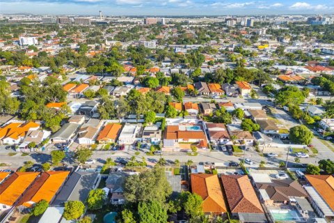 House in Miami, Florida 2 bedrooms, 86.96 sq.m. № 1965178 - photo 29