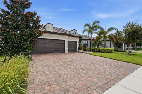 House in Bradenton, Florida 3 bedrooms, 231.14 sq.m. № 2341531 - photo 4