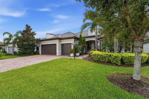 House in Bradenton, Florida 3 bedrooms, 231.14 sq.m. № 2341531 - photo 3