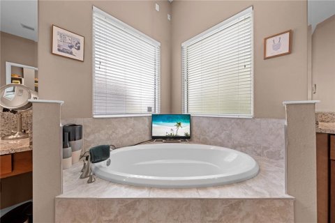 House in Davenport, Florida 4 bedrooms, 422.33 sq.m. № 2235548 - photo 6