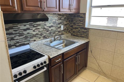 Condo in Miami, Florida, 2 bedrooms  № 2168355