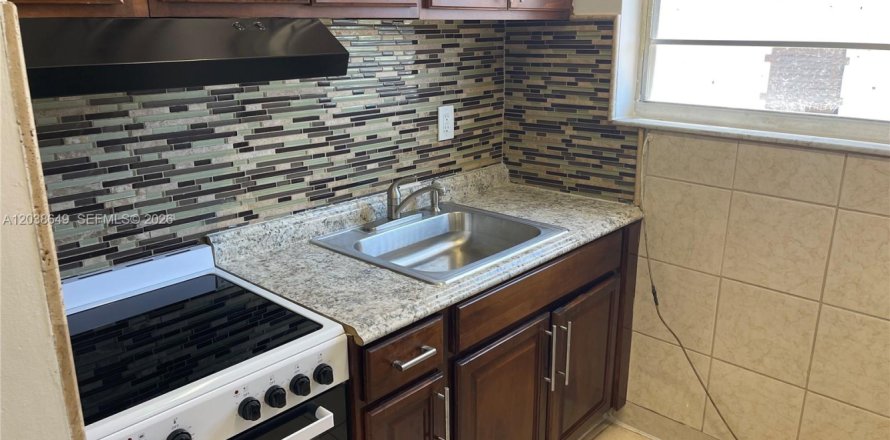 Condo in Miami, Florida, 2 bedrooms  № 2168355