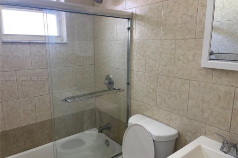 Condo in Miami, Florida, 2 bedrooms  № 2168355 - photo 9