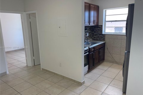 Condo in Miami, Florida, 2 bedrooms  № 2168355 - photo 3