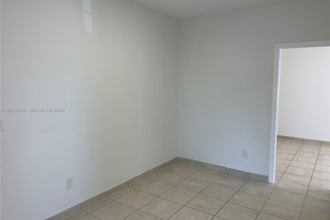 Condo in Miami, Florida, 2 bedrooms  № 2168355 - photo 5